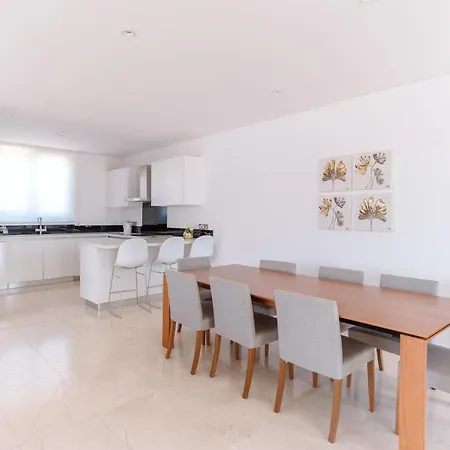 Villa Coral Residences