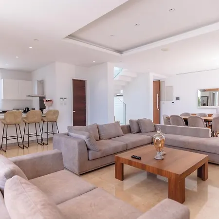 Villa Coral Residences