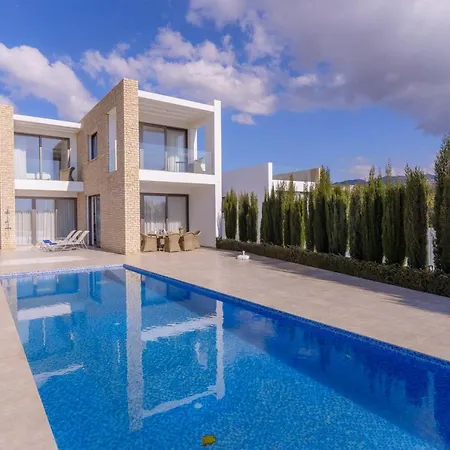 Villa Coral Residences *