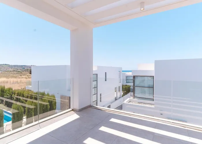 Villa Coral Residences *