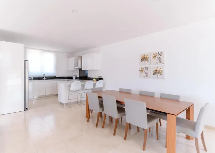 Villa Coral Residences