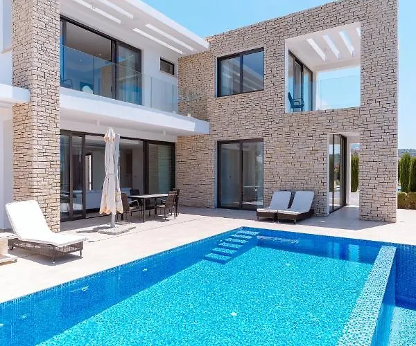 Coral Residences * Coral Bay