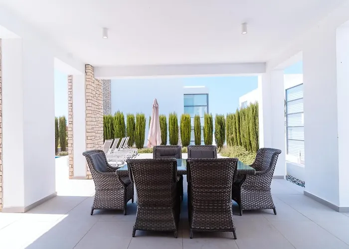 Coral Residences Villa *