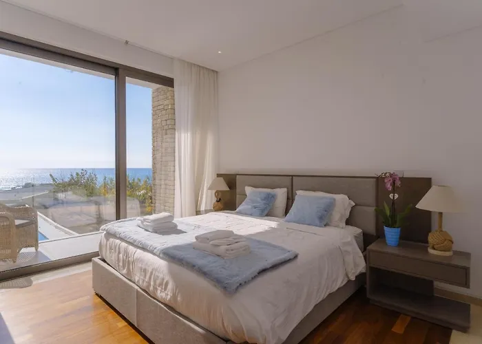 Villa Coral Residences *